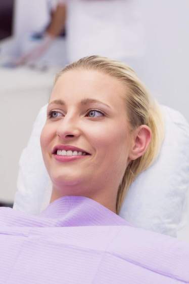 Priekinių dantų implantacija