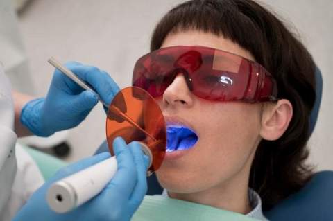 Periimplantito lazerinis gydymas