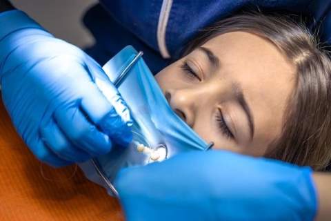 Periodontitu pažeisto danties pašalinimas
